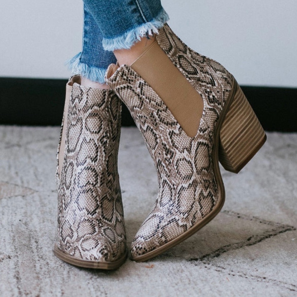 NWOT Barn Babe Booties